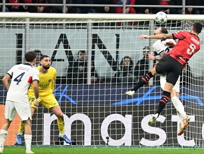 Gol Olivier Giroud ke gawang Paris Saint-Germain. (Foto: REUTERS/DANIELE MASCOLO)