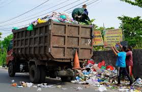 Ilustrasi operasional truk sampah Pekanbaru diprotes warga (foto/int)