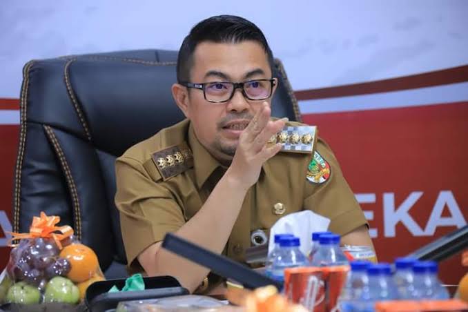 Pj Walikota Pekanbaru, Risnandar Mahiwa rencanakan pembentukan BLUD persampahan (foto/int)