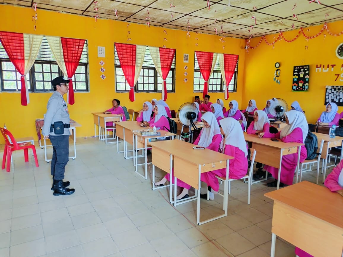 Polsek Simpang Kanan adakan Police Go to School di SMKN 1 Kecamatan Simpang Kanan (foto/afrizal)