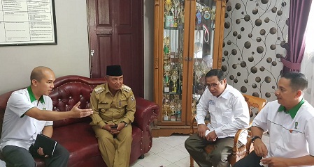 Dekan Fakultas Hukum UIR Dr Admiral bersama Wakil-wakil Dekan bertemu Bupati Pelalawan HM Harris