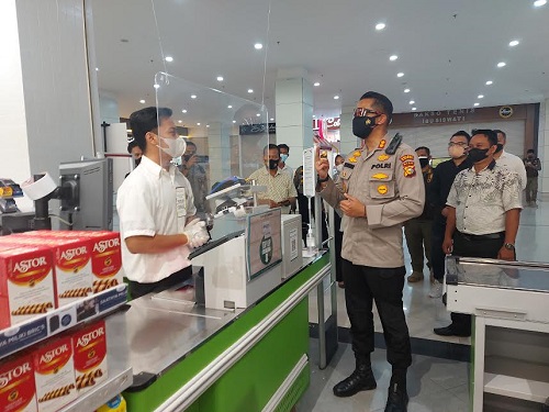 Kapolres Dumai AKBP Andri Ananta Yudhistira memimpin Sidak Prokes di Citimall Dumai.
