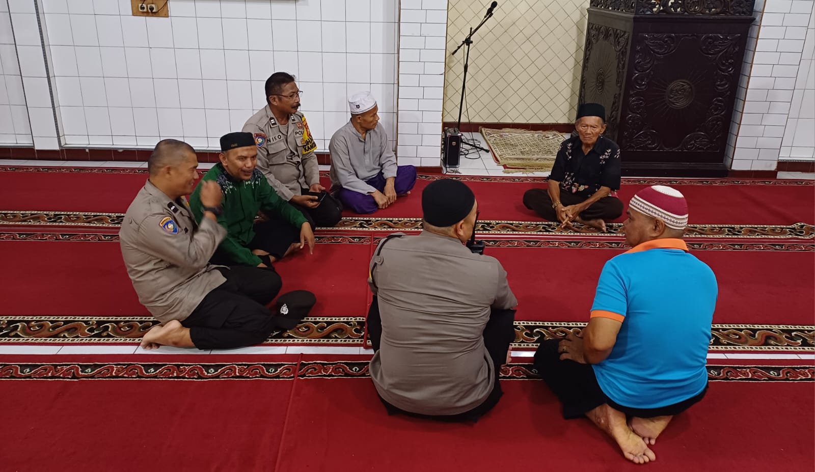 Dialog subuh berjamaah di Masjid Istiqomah Jalan Alamudinsyah Kelurahan Padang Bulan, Kecamatan Senapelan (foto/ist)