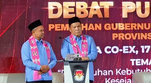 Paslon Gubernur dan Wakil Gubernur Riau Nomor Urut 1, Abdul Wahid-SF Hariyanto saat debat publik kedua Pilgub Riau 2024.(foto: sri/halloriau.com)