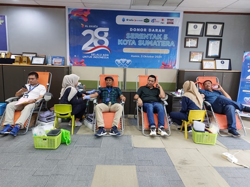 Karyawan XL Axiata menggelar aksi donor darah di Pekanbaru dan empat kota lainnya di Pulau Sumatera (foto/ist)