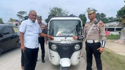 Tim gabungan Dishub Pekanbaru dan Polantas menilang Maxride.(foto: int)