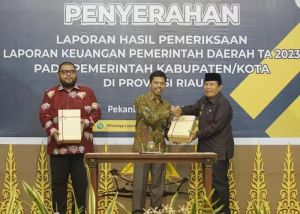Pemkab Rohul raih Opini WTP dari BPK RI perwakilan Riau.(foto: mcr)