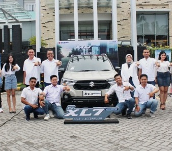 Jajaran Manajemen PT SIS saat launching New XL7 Hybrid di Pekanbaru.