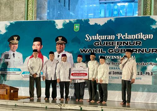 BRK Syariah menyerahkan program kemitraan kepada Masjid An-Nur. (Foto: Sri Wahyuni)