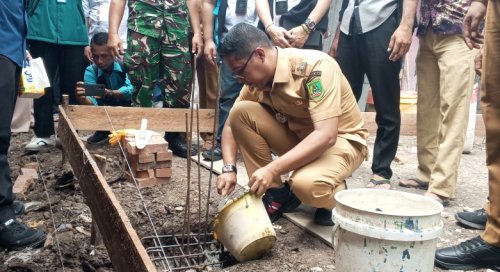  Wakil Bupati Rohil, Jhony Charles berterima kasih ke Presiden atas program nasional pembangunan rumah (foto/afrizal)