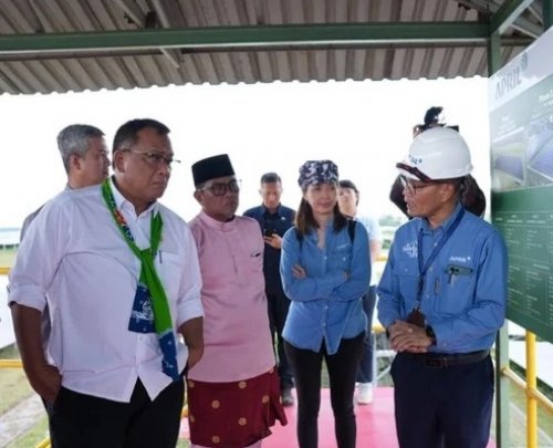 Menteri Lingkungan Hidup Moh Jumhur Hidayat saat berkunjung ke kawasan operasional PT Riau Andalan Pulp and Paper (RAPP) di Kabupaten Pelalawan, Riau (Foto: Humas KLH) 