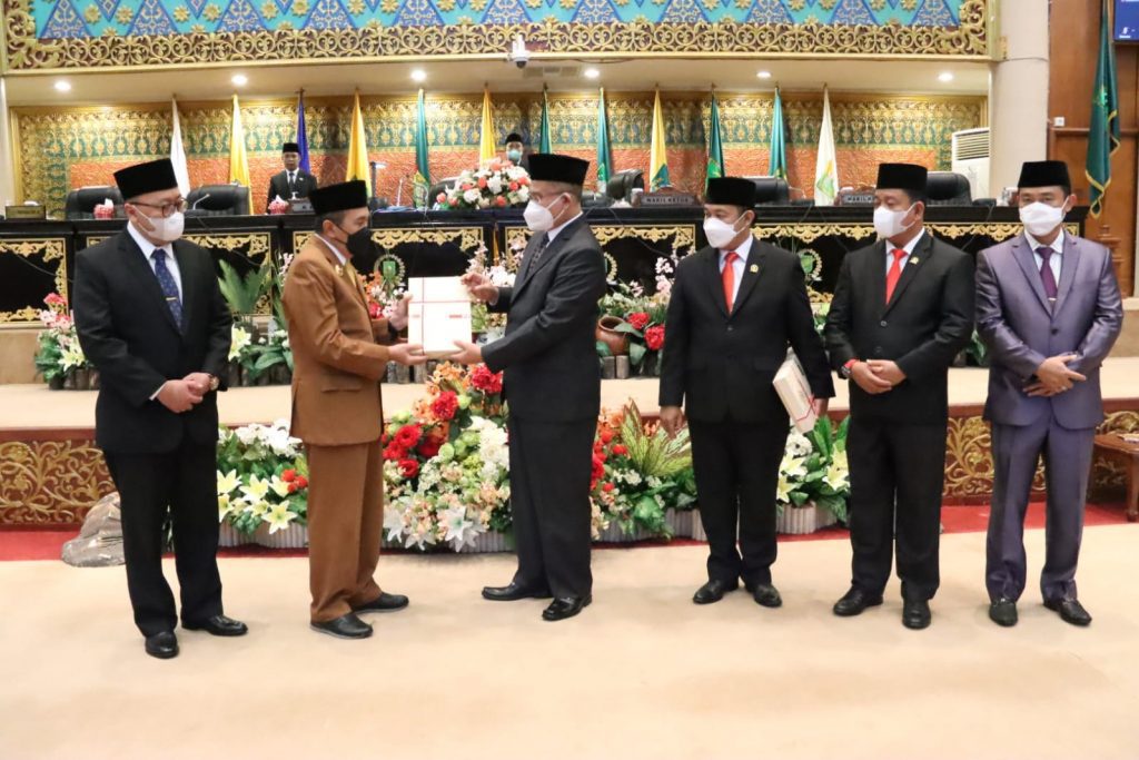 Rapat Paripurna Penyerahan LPH, Pemprov Riau Diminta Tindaklanjuti 60 ...