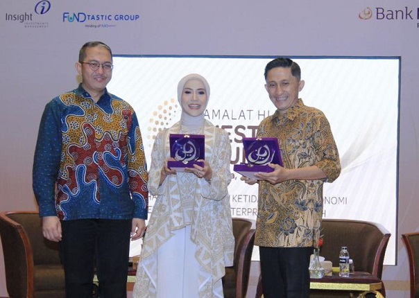 SEVP Retail Banking Bank Muamalat Dedy Suryadi Dharmawan (kiri) dalam Muamalat Hijrah Investment Forum 2023 di Jakarta, Kamis (19/10/2023).
