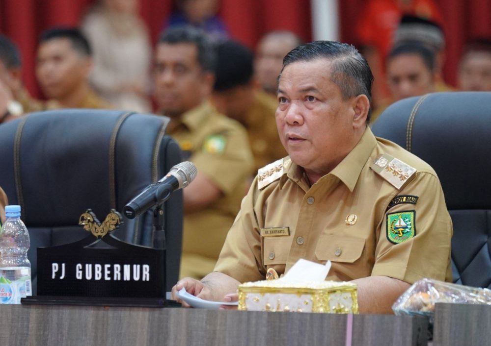 Pj Gubri SF Hariyanto saat membuka rapat evaluasi implementasi Sistem Akuntabilitas Kinerja Instansi Pemerintah (foto/int)