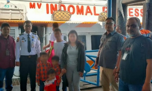Pihak Imigrasi Dumai mendeportasi dua anak asal Malaysia karena overstay.(foto: bayu/halloriau.com)