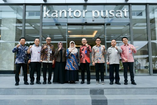 Dewan Komisaris PT Bank Nagari bersama Komite Remunerasi mengunjungi PT Bank Riau Kepri Syariah (Perseroda). (Foto: Sri Wahyuni)