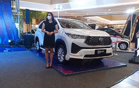 Sempat Duduk di Kabin Kijang Innova Zenix, Jokowi Titip Pesan Ini ke Toyota