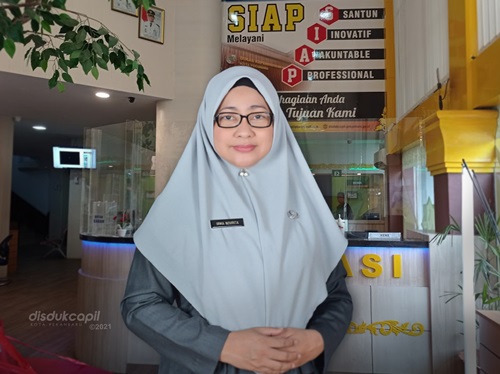 Kepala Disdukcapil Pekanbaru Irma Novrita