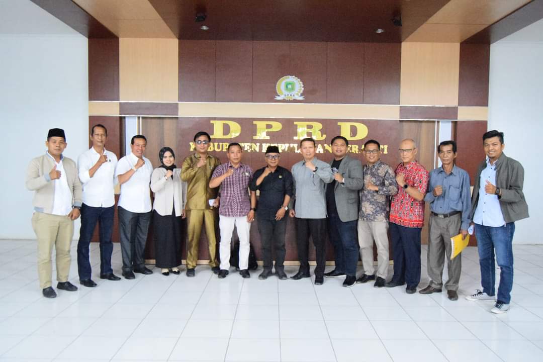 Advokat yang tergabung dalam Lawyer Club Meranti saat di DPRD guna membahas Ranperda bantuan hukum bagi masyarakat