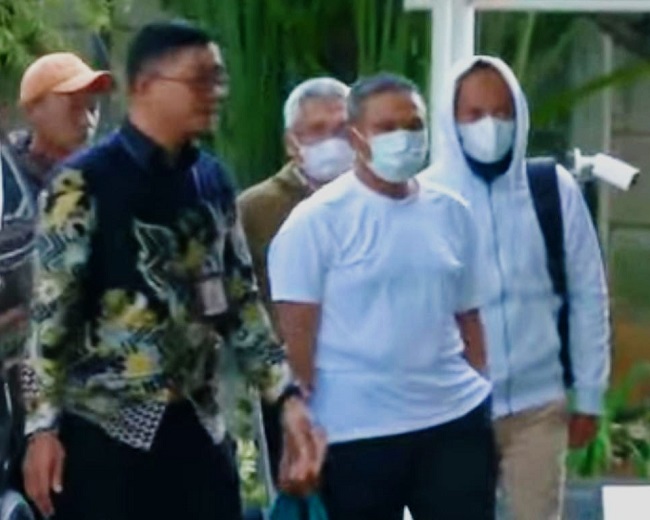 Gubernur Riau Abdul Wahid Tiba di Gedung Merah Putih KPK, Jakarta Selatan, Selasa (4/11/2025).