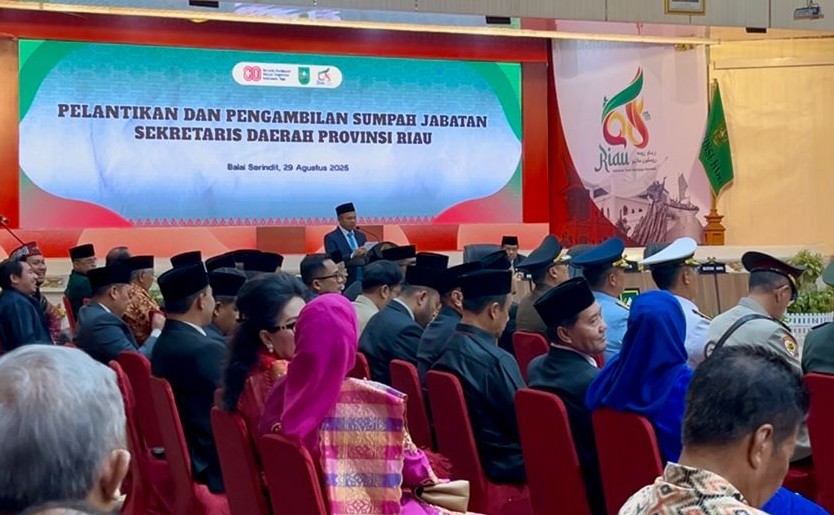 Gubernur Riau, Abdul Wahid resmi lantik Syahrial Abdi jadi Sekda Riau (foto/yuni)