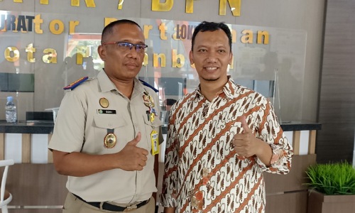 Kakan Pertanahan Kota Pekanbaru, Doni Syafrial dan Memby Untung Pratama.(foto: rahmat/halloriau.com)