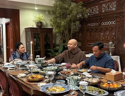 Prabowo Subianto makan bareng Titiek Soeharto dan Didit Prabowo (Foto: Instagram Prabowo Subianto)
