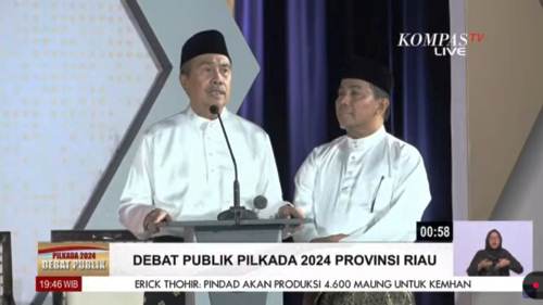 Paslon Nomor Urut 3, Syamsuar-Mawardi saat debat Pilgub Riau 2024 di SKA CoEx Pekanbaru.(foto: sri/halloriau.com)