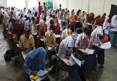  Ratusan siswa mengikuti try out SBMPTN yang diadakan CD RAPP dan UGM di SMKN 1 Pangkalan Kerinci, Pelalawan.  