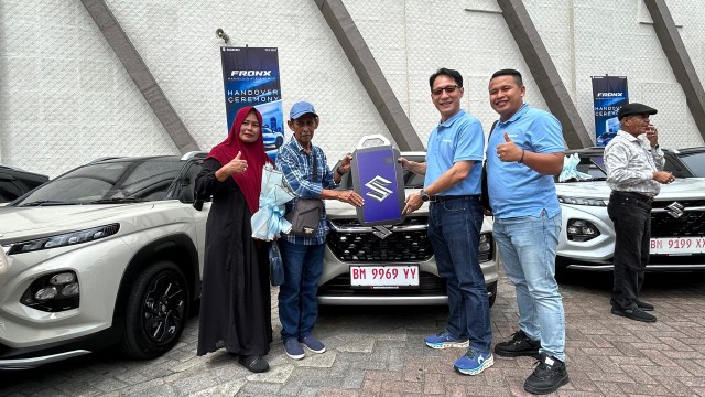 Suzuki Serahkan 10 Unit Perdana Fronx di Riau, Tanda Dimulainya Distribusi SUV Terbaru