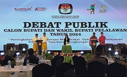 Debat kandidat Pilkada Pelalawan 2024.(foto: andi/halloriau.com)