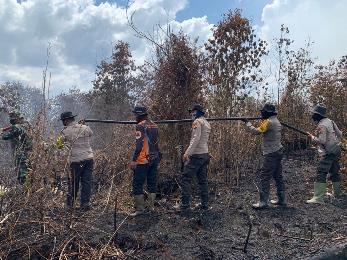 Tim Penyidik memburu Karhutla Cagar Biosfer GSK (foto/zul)