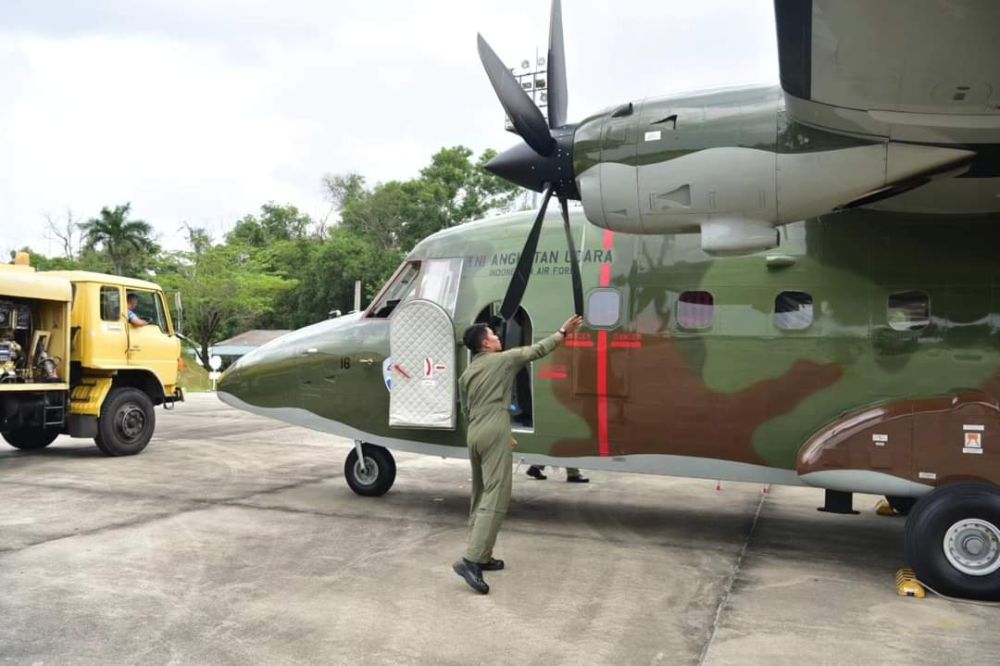 TMC di Riau dilakukan menggunakan Pesawat Casa TNI AU (foto/int)