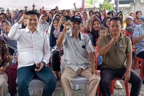 Imam Suroso serap aspirasi warga Bagan Jawa Pesisir, drainase dan jalan jadi prioritas.(foto: afrizal/halloriau.com)