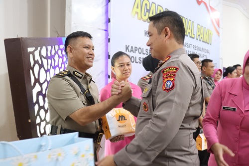 Kapolres Pelalawan AKBP Afrizal Asri, SIK pimpin serah terima jabatan sejumlah pejabat (foto/Andy)