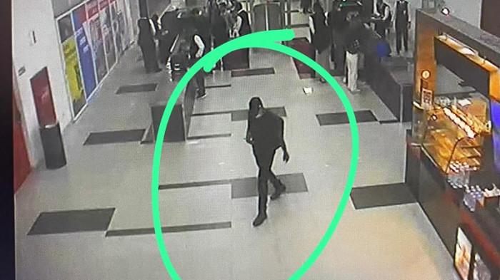 Kurir sabu dibekuk di Bandara SSK II Pekanbaru (foto/tribunpku)