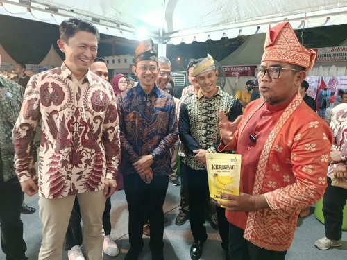 Bupati Pelalawan apresiasi UMKM binaan Pertamina EP Lirik di Helat Pelalawan ke-27 (foto/Andy)