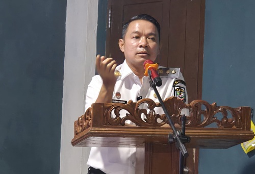 Wakil Bupati Husni Tamrin menghadiri pelantikan PBVSI Pelalawan. (Foto: Andi Imdrayanto)