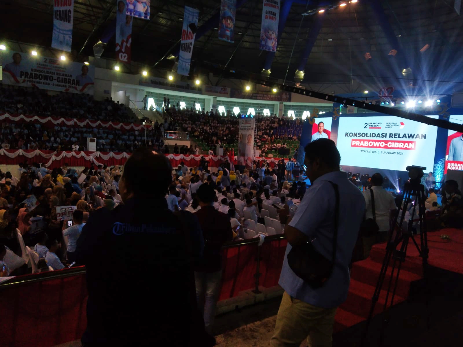 Suasana di dalam Gelanggang Remaja Pekanbaru dalam kampanye Prabowo (foto:rinai/halloriau)