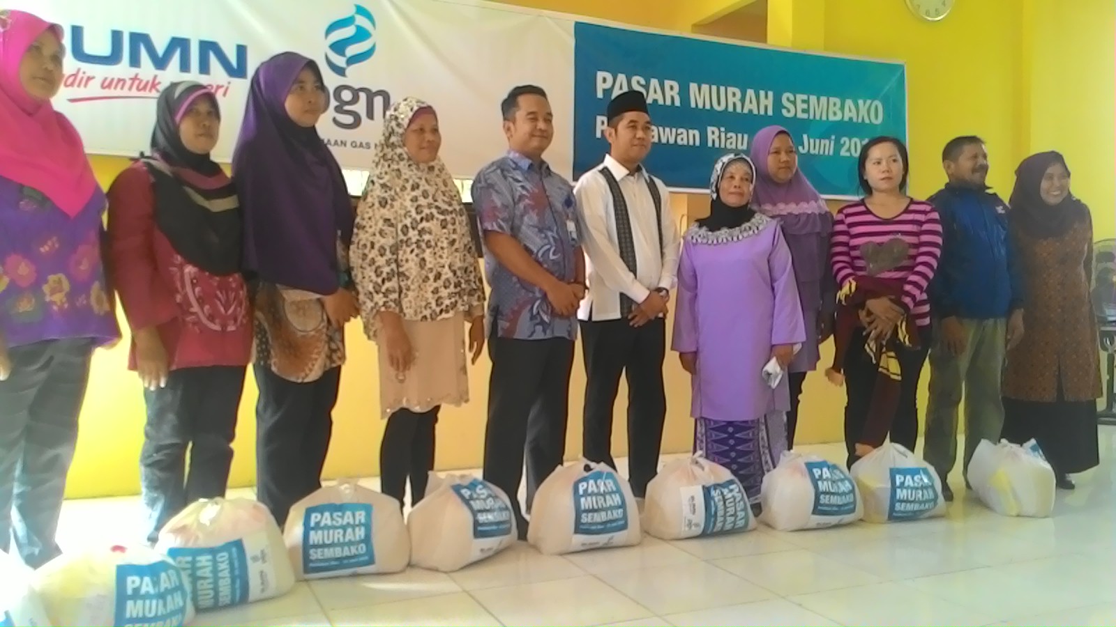 PGN Pekanbaru Bagi Bagi 1 000 Paket  Sembako Murah di Pelalawan