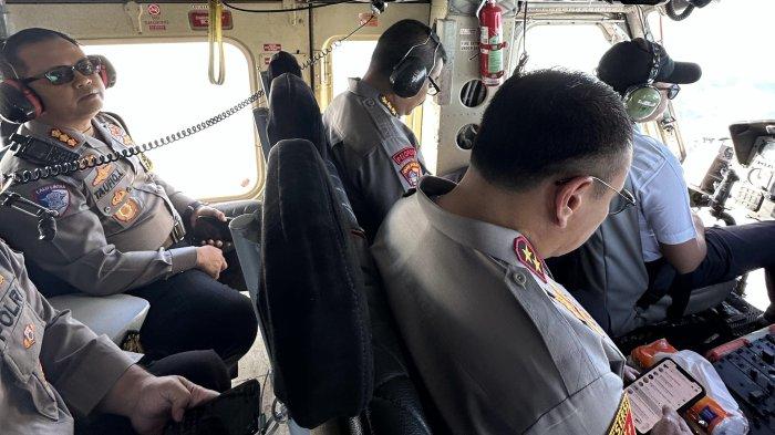 Kapoda Riau saat meninjau kondisi arus mudik Riau-Sumbar dengan helikopter.(foto: tribunpekanbaru.com)