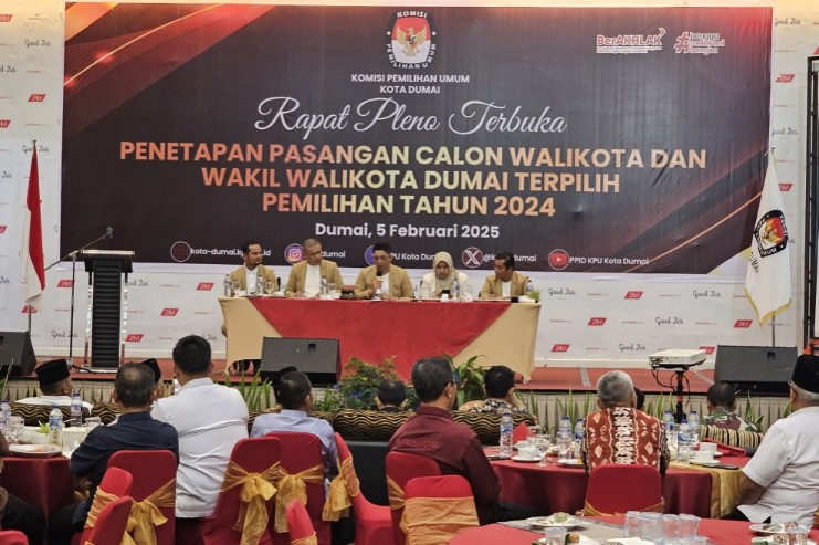 KPU Dumai gelar pleno tetapkan Paisal-Sugiyarto sebagai Wako dan Wawako Dumai 2025-2030 di Hotel Grand Zuri Dumai (foto/bambang)