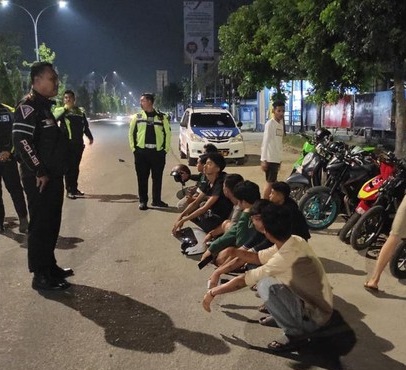 Polisi mengamankan pelaku balap liar di Pekanbaru.