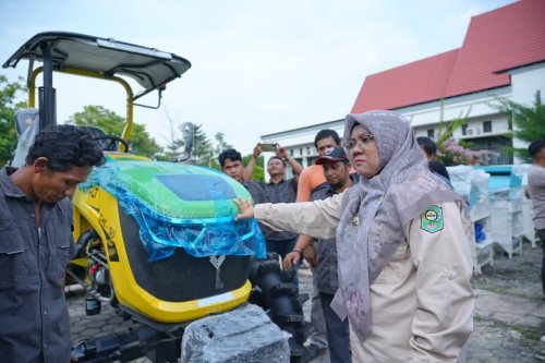 Serahkan 70 Alsintan, Bupati Siak Afni pastikan pertanian tetap jadi prioritas (foto/int)