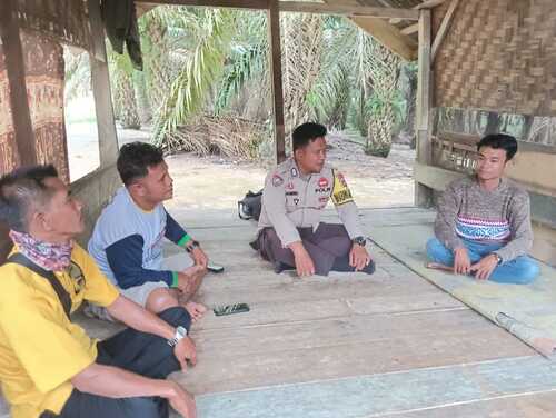 Kepolisian Polsek Simpang Kanan melaksanakan giat sambang warga di wilayah Kecamatan Simpang Kanan. (Foto: Afrizal)