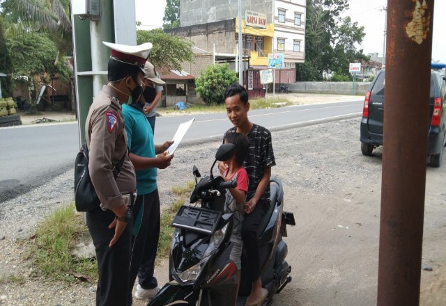 Warga tak pakai masker terjaring razia.