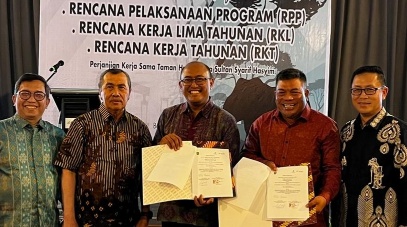 Penandatanganan Rencana Pelaksanaan Program dalam kerja sama antara PHR dan DLHK Provinsi Riau (foto/ist)