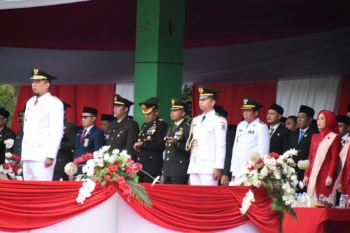 Bupati Inhu Ade Agus, M.Si sebagai inspektur upacara peringatan detik-detik Proklamasi Kemerdekaan RI ke-81 tingkat Kabupaten Inhu dilaksanakan di RTH Rengat (foto/ist)