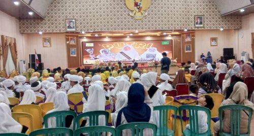 Puluhan santri Rohil rayakan khatam Al-Qur’an di Bagansiapiapi.(foto: afrizal/halloriau.com)
