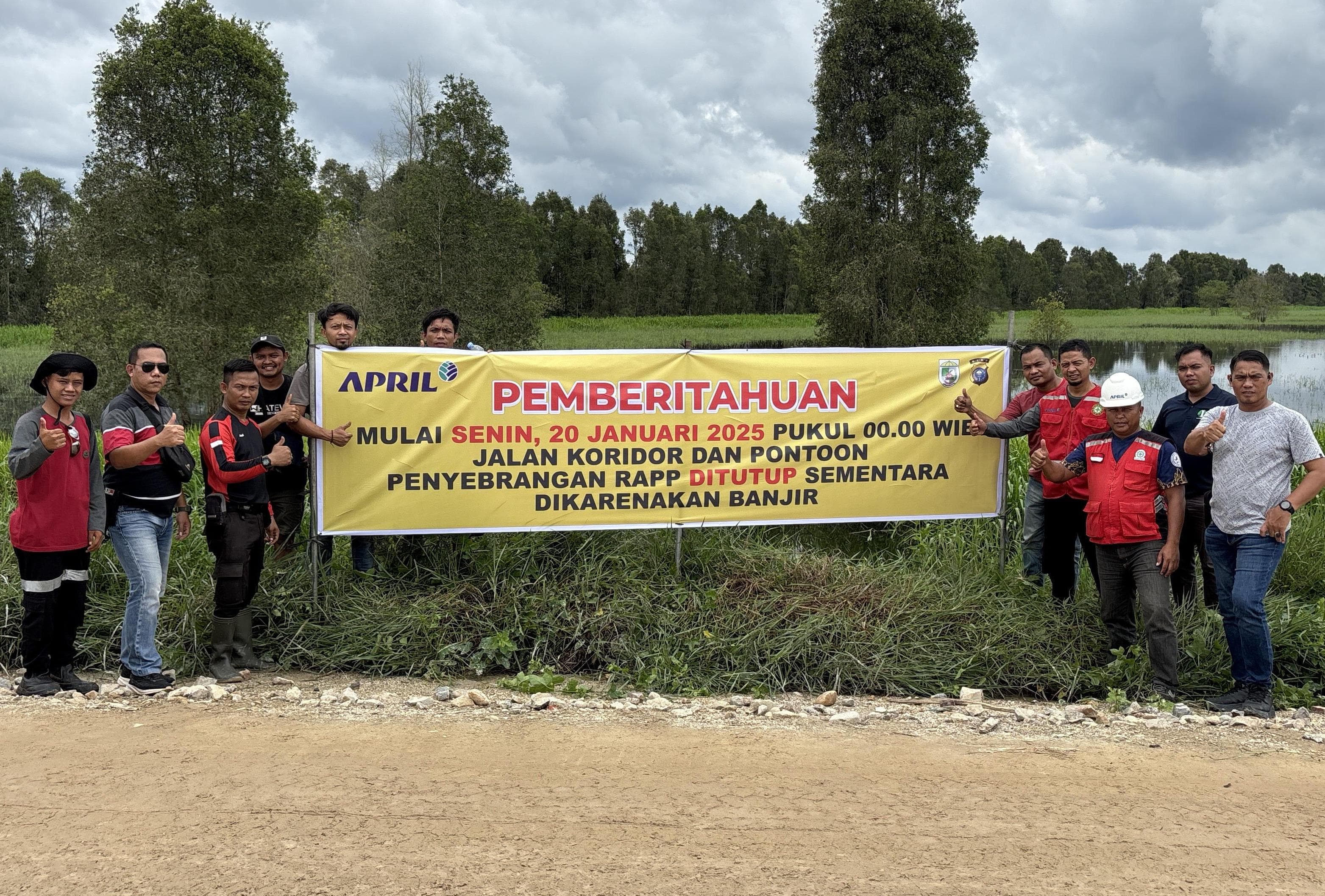 Pemasangan spanduk pemberitahuan penutupan jalan di beberapa titik strategis untuk memudahkan masyarakat dan pengguna jalan mendapatkan informasi terkait penutupan sementara jalan. (Foto: Istimewa)